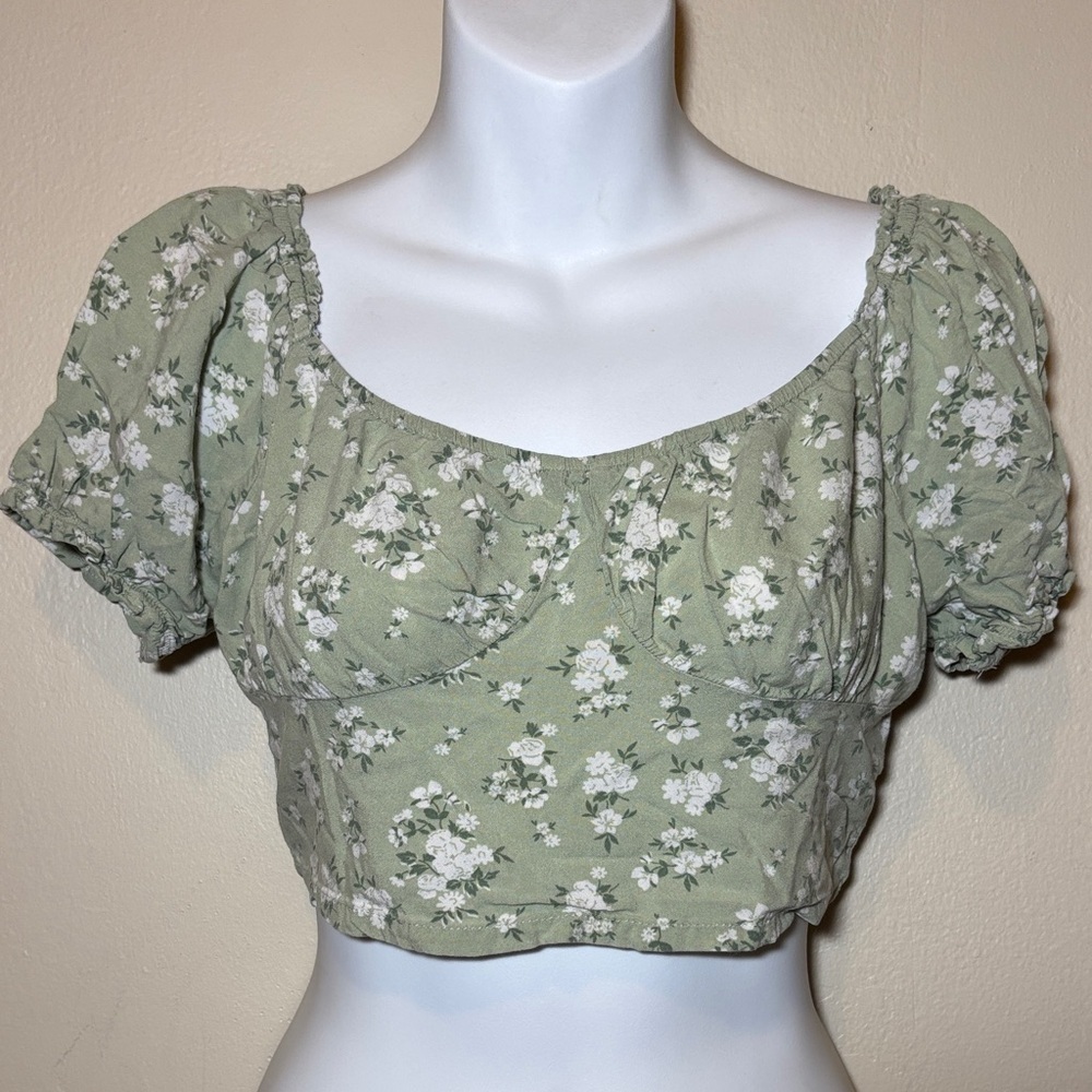 Hollister Sage Floral Puff Sleeve Crop Top